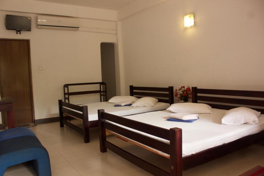 Hotel Senora Катарагама Экстерьер фото