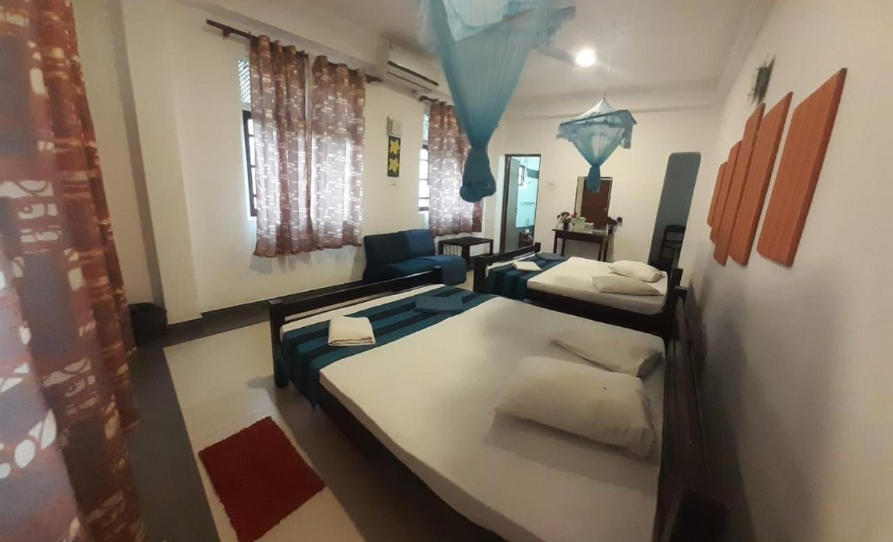 Hotel Senora Катарагама Экстерьер фото