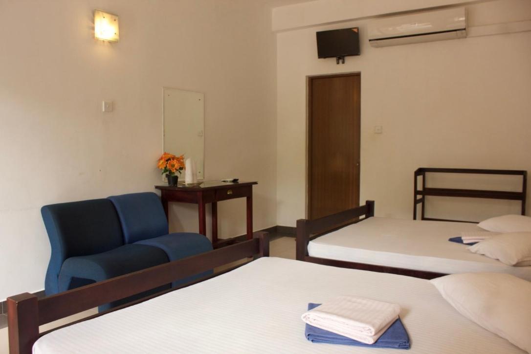 Hotel Senora Катарагама Экстерьер фото