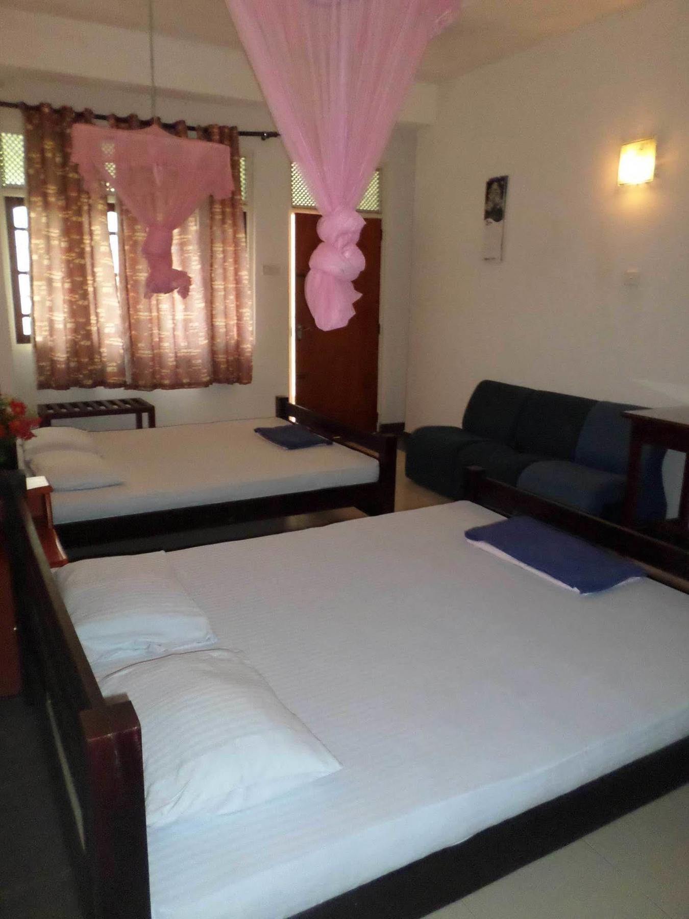 Hotel Senora Катарагама Экстерьер фото