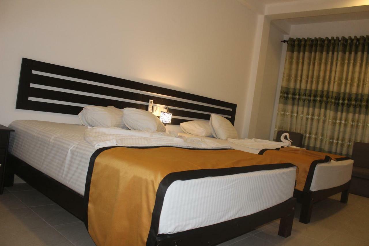 Hotel Senora Катарагама Экстерьер фото