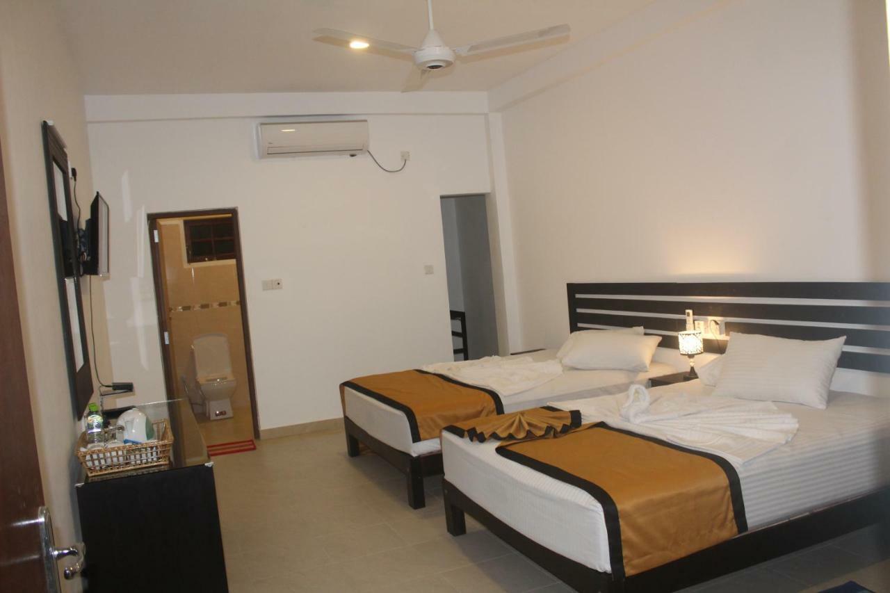 Hotel Senora Катарагама Экстерьер фото