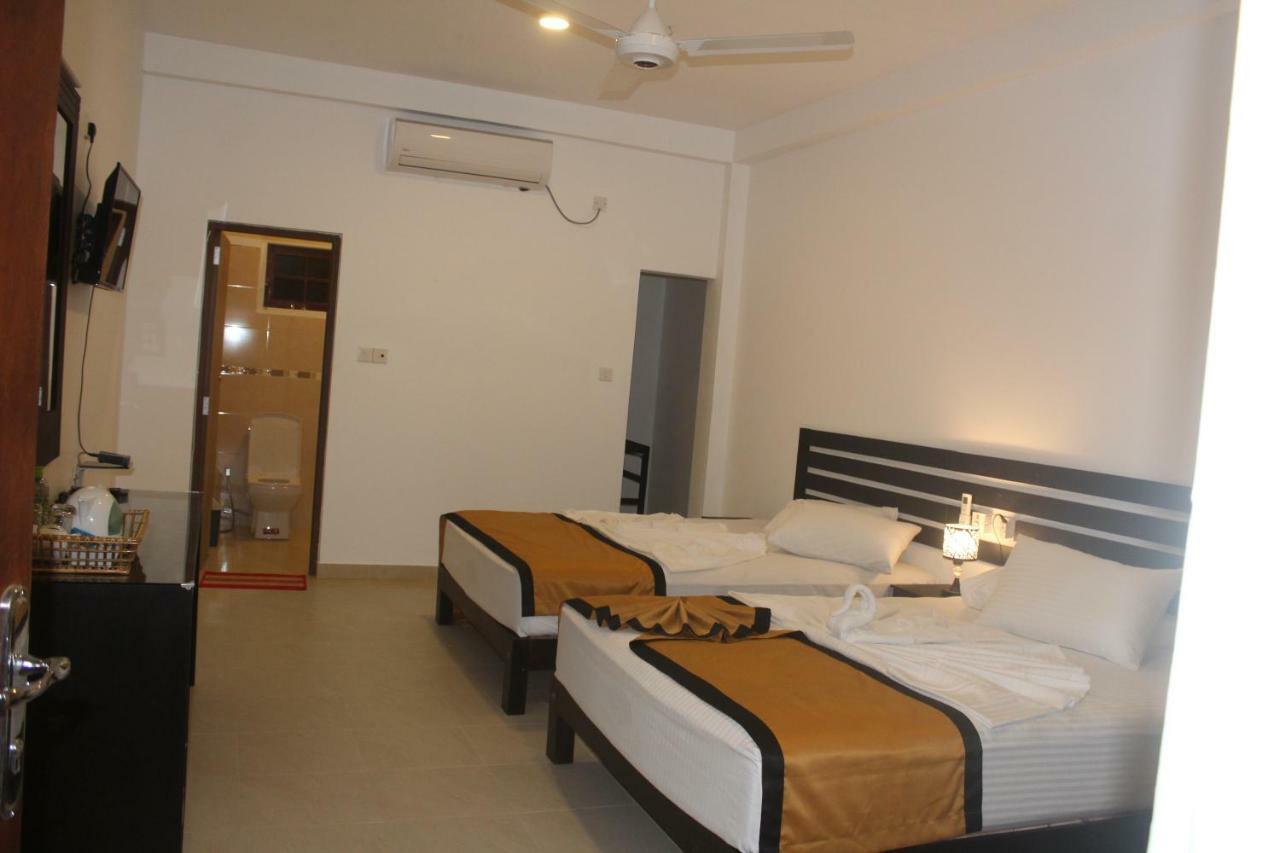 Hotel Senora Катарагама Экстерьер фото