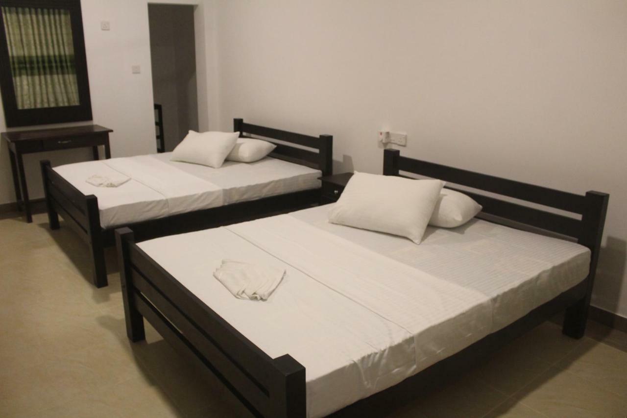 Hotel Senora Катарагама Экстерьер фото