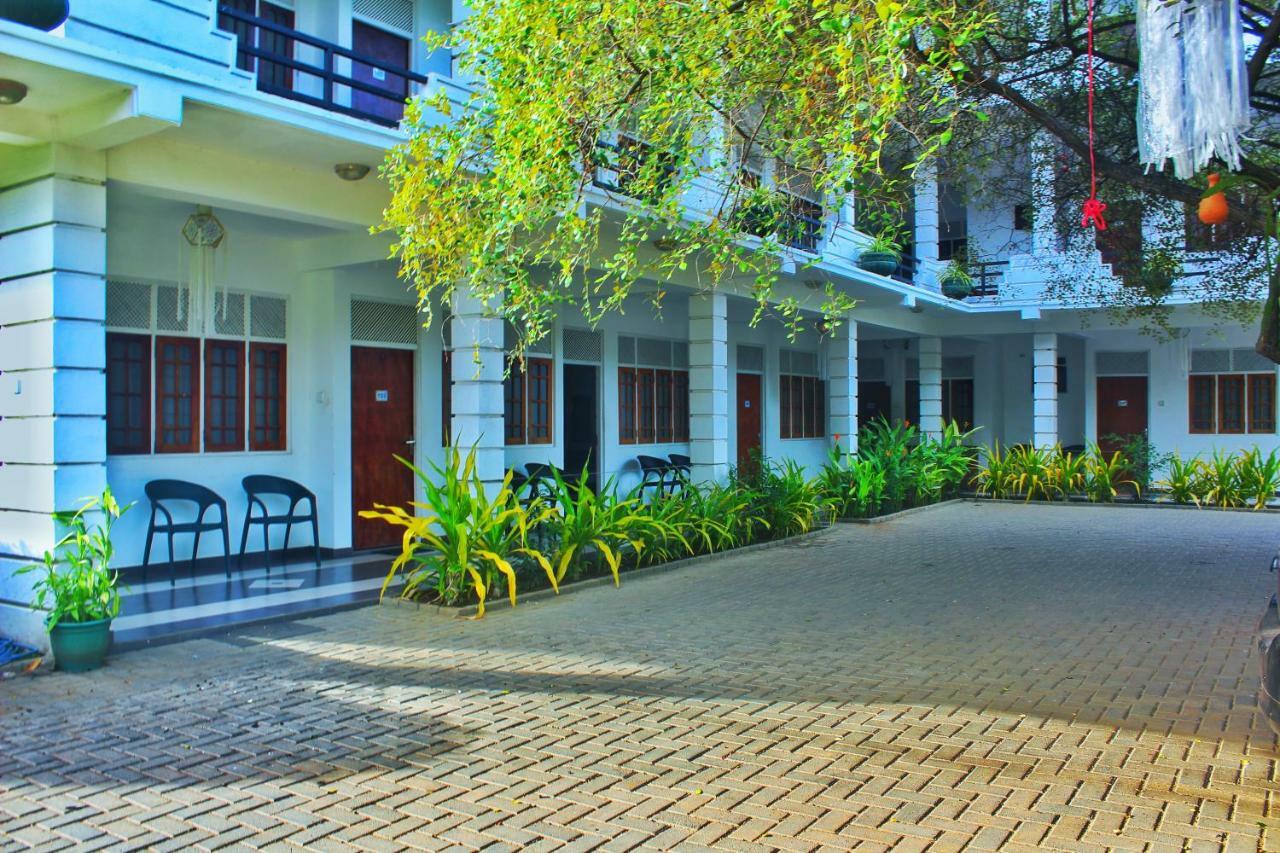 Hotel Senora Катарагама Экстерьер фото