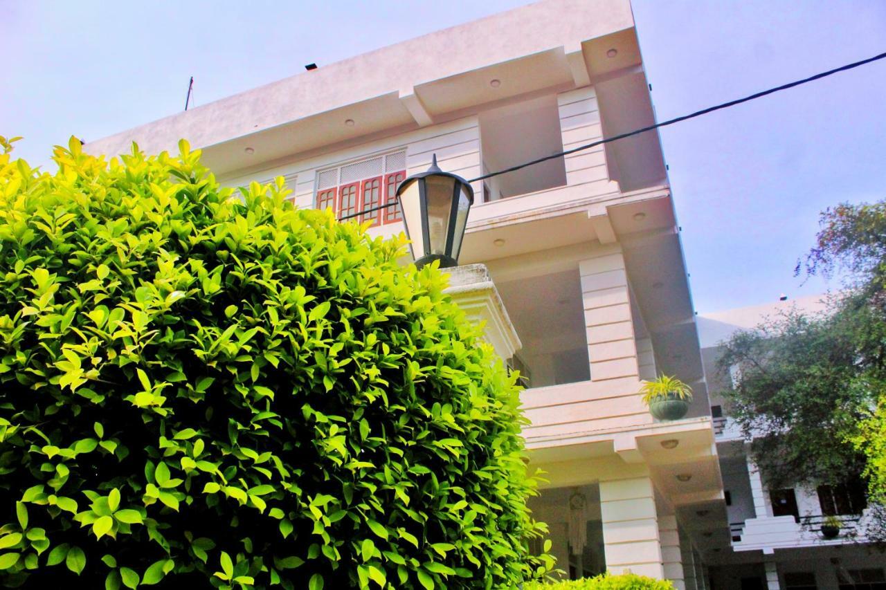 Hotel Senora Катарагама Экстерьер фото