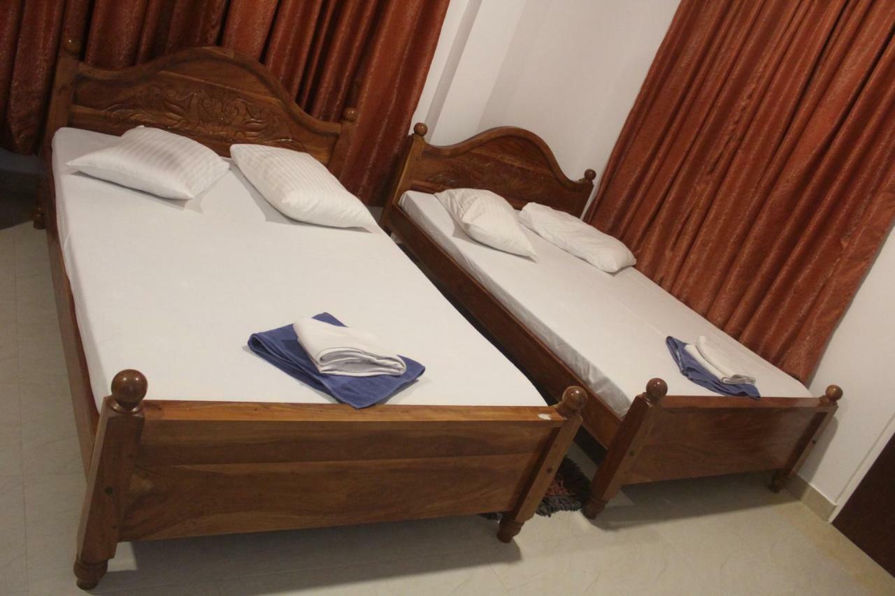Hotel Senora Катарагама Экстерьер фото