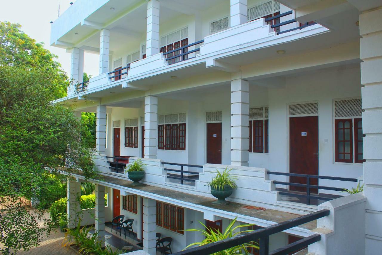 Hotel Senora Катарагама Экстерьер фото