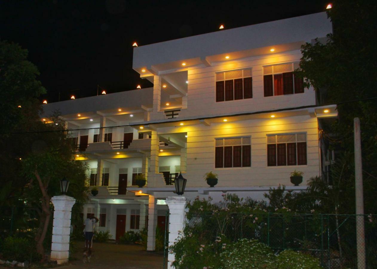 Hotel Senora Катарагама Экстерьер фото