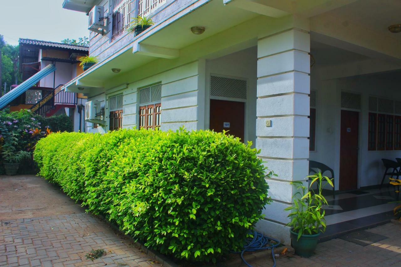 Hotel Senora Катарагама Экстерьер фото